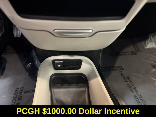 Used 2024 Chrysler Pacifica Touring-L image 16