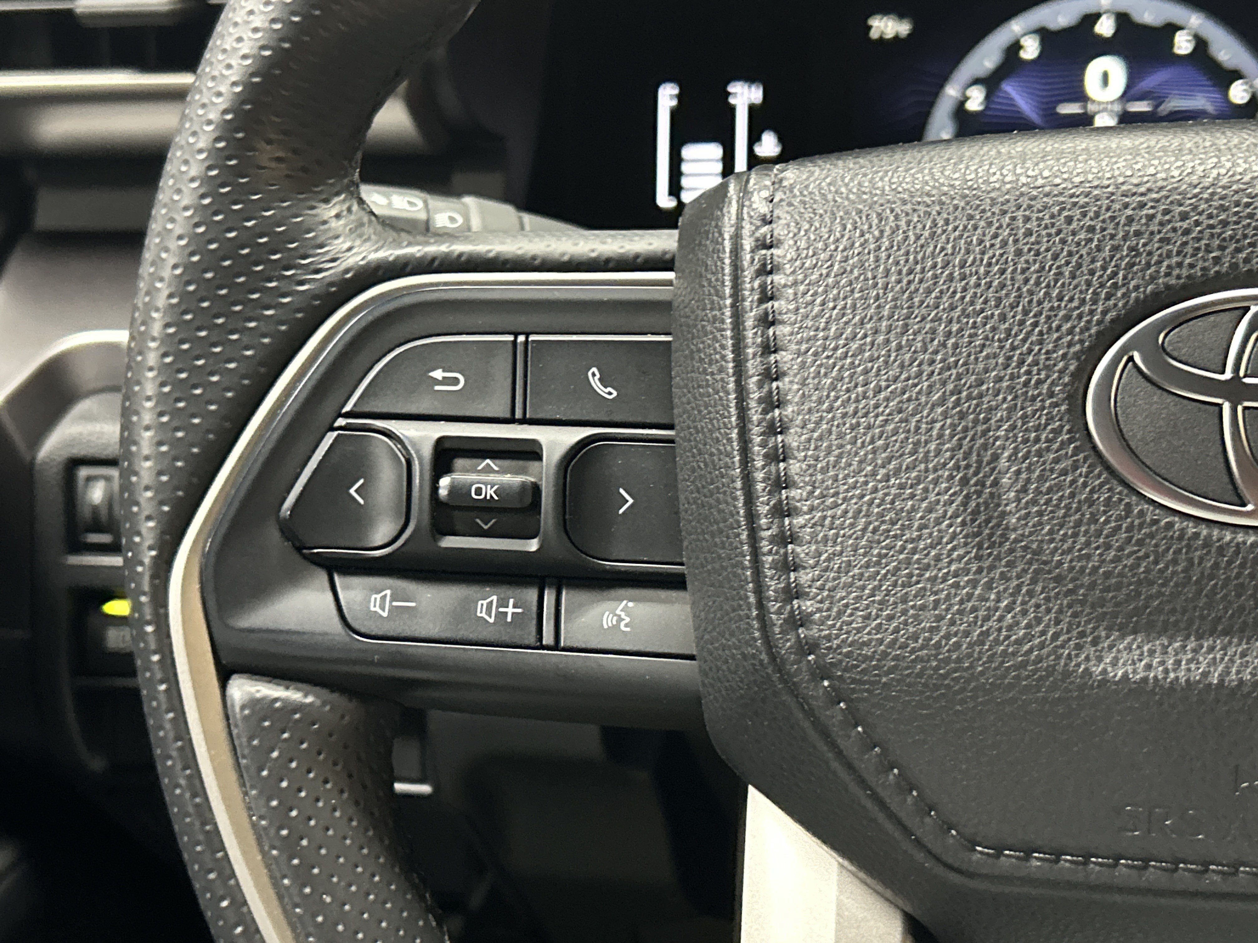 Used 2026 Toyota 4Runner SR5 AWD/4WD image 3