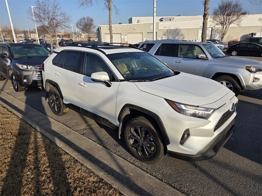 Used 2023 Toyota RAV4 XLE Premium image 3
