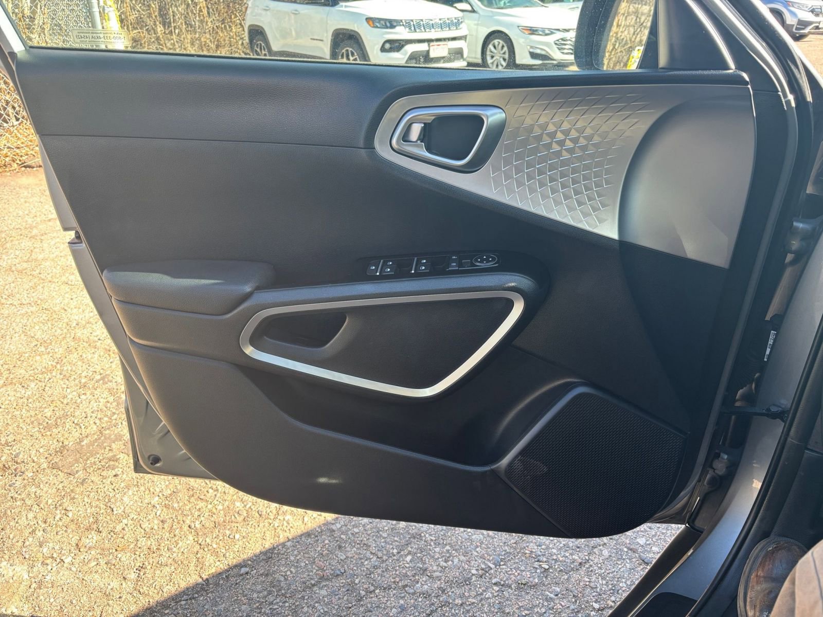 Used 2025 Kia Soul LX w/ LX Technology Package image 18