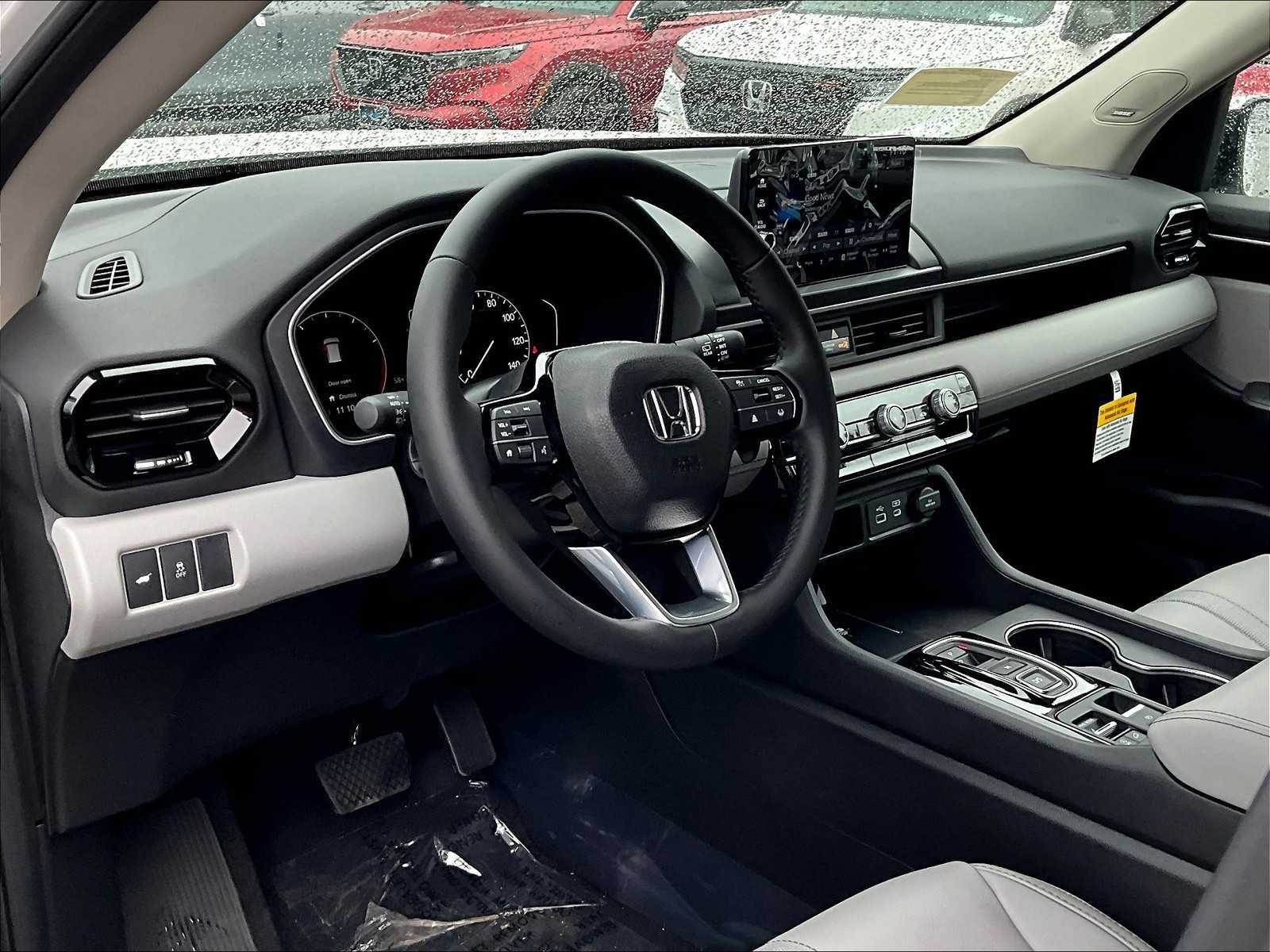 New 2025 Honda Pilot Touring image 9