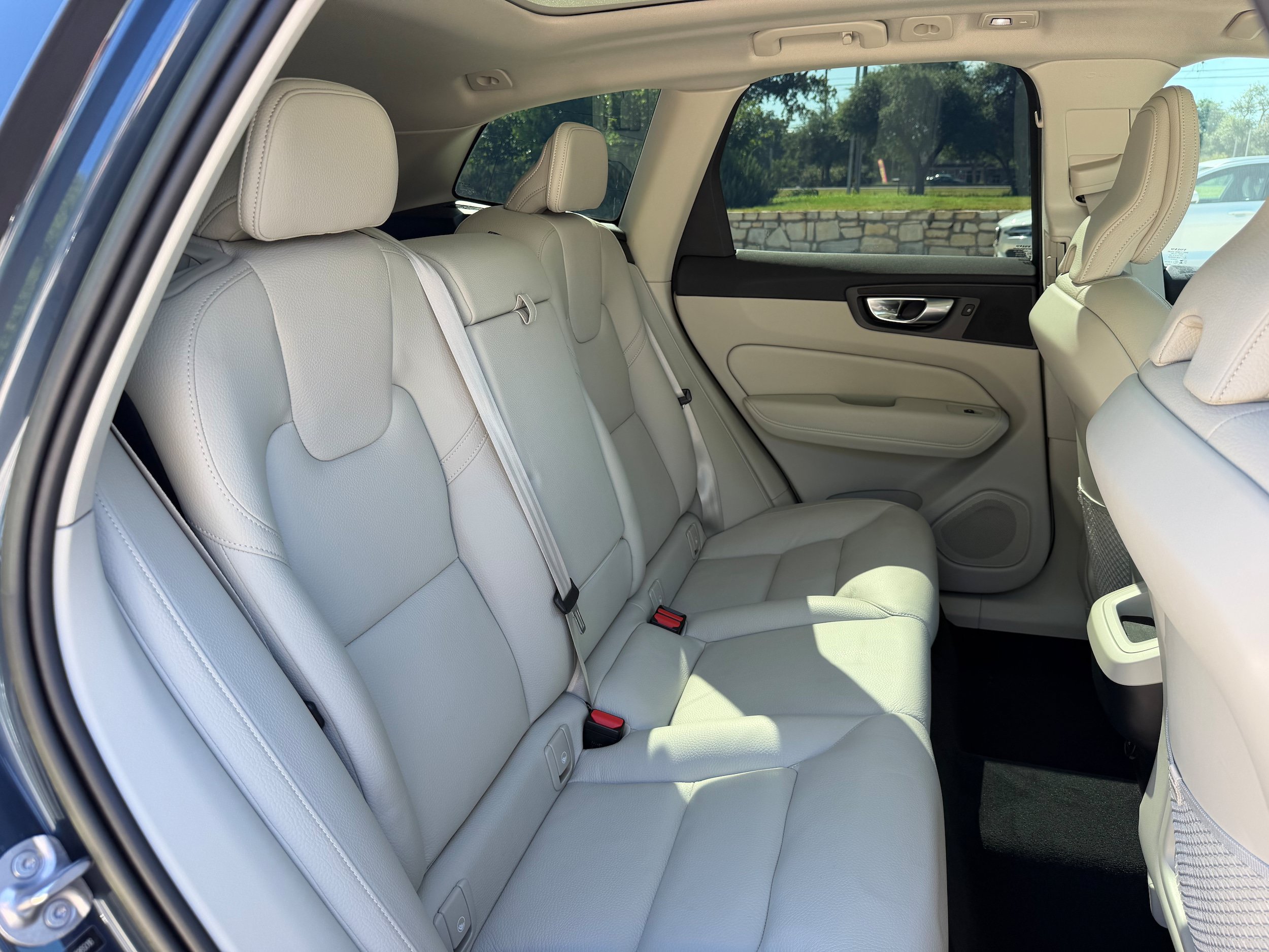 Certified 2023 Volvo XC60 B5 Plus AWD/4WD image 12