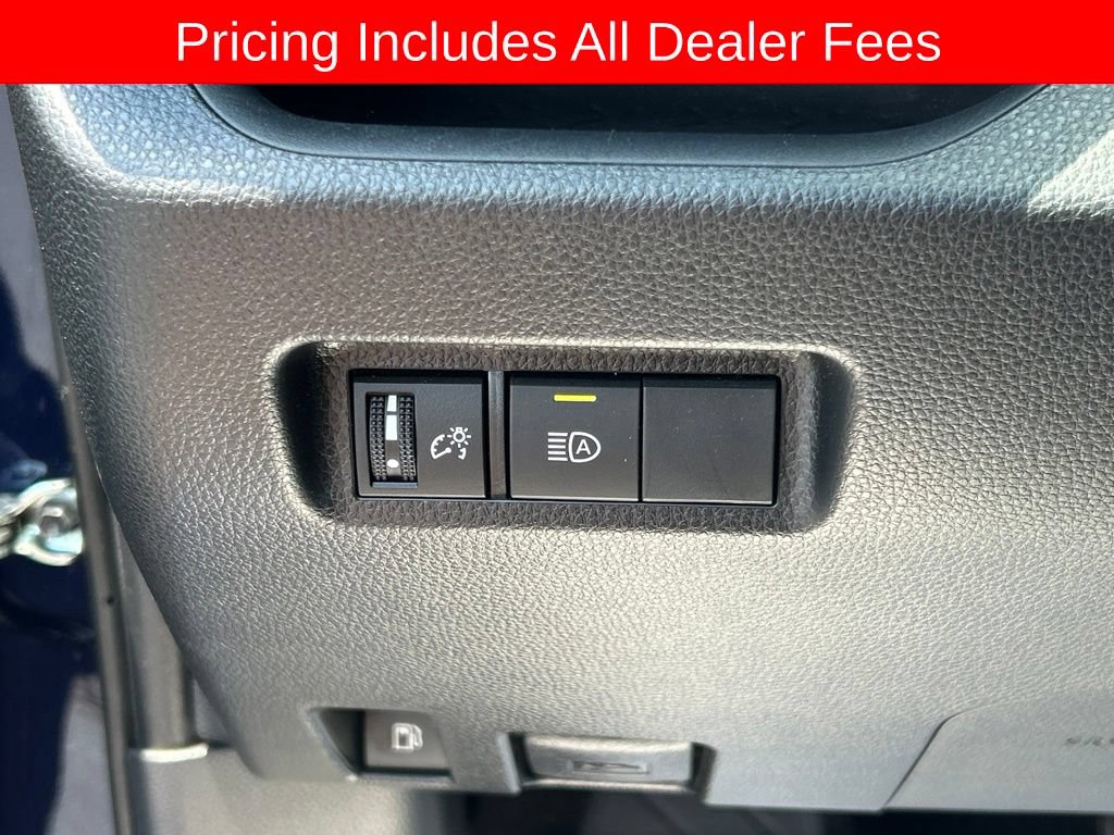 Used 2025 Toyota RAV4 XLE AWD/4WD image 6