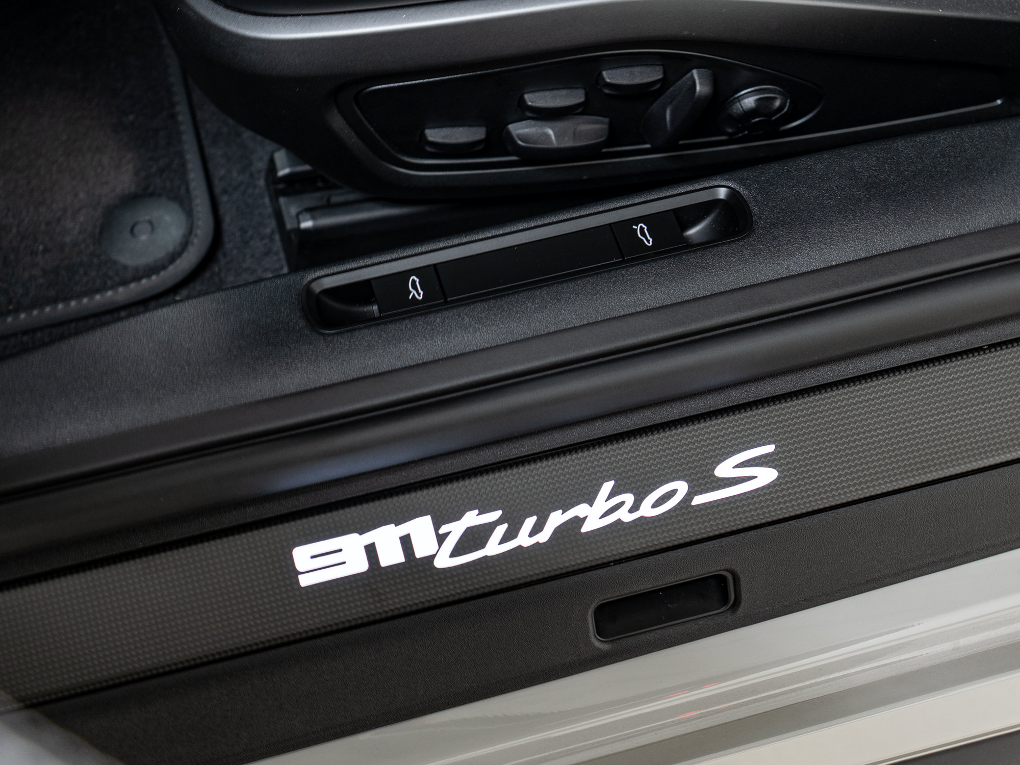 Certified 2025 Porsche 911 Turbo S AWD/4WD image 16