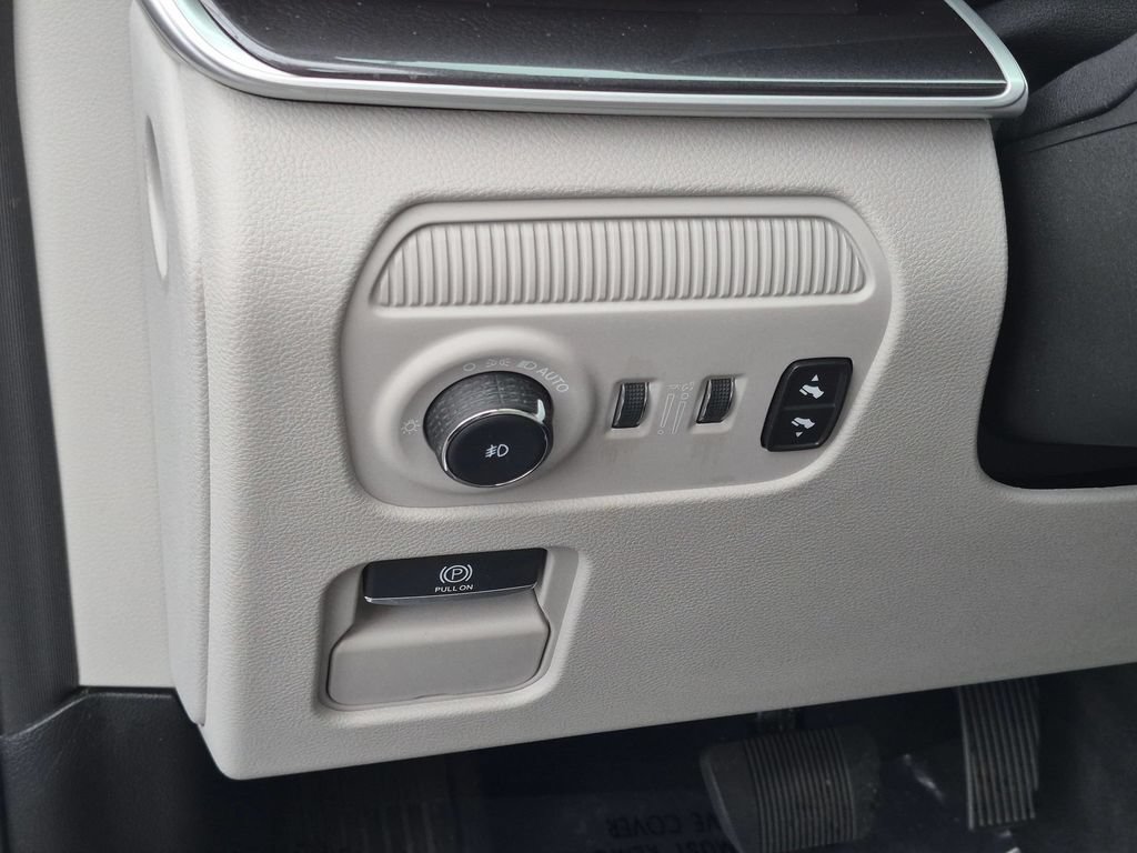 Certified 2024 Jeep Wagoneer 4WD w/ Premium Group I image 16