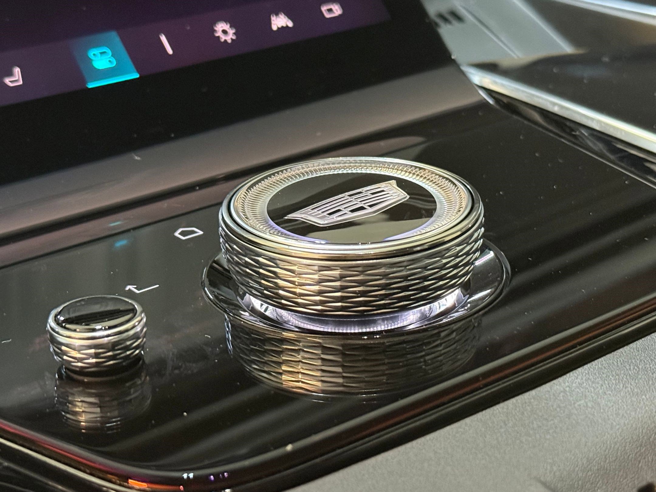 New 2025 Cadillac Escalade IQ Luxury 1 w/ Smart Trailering package image 38