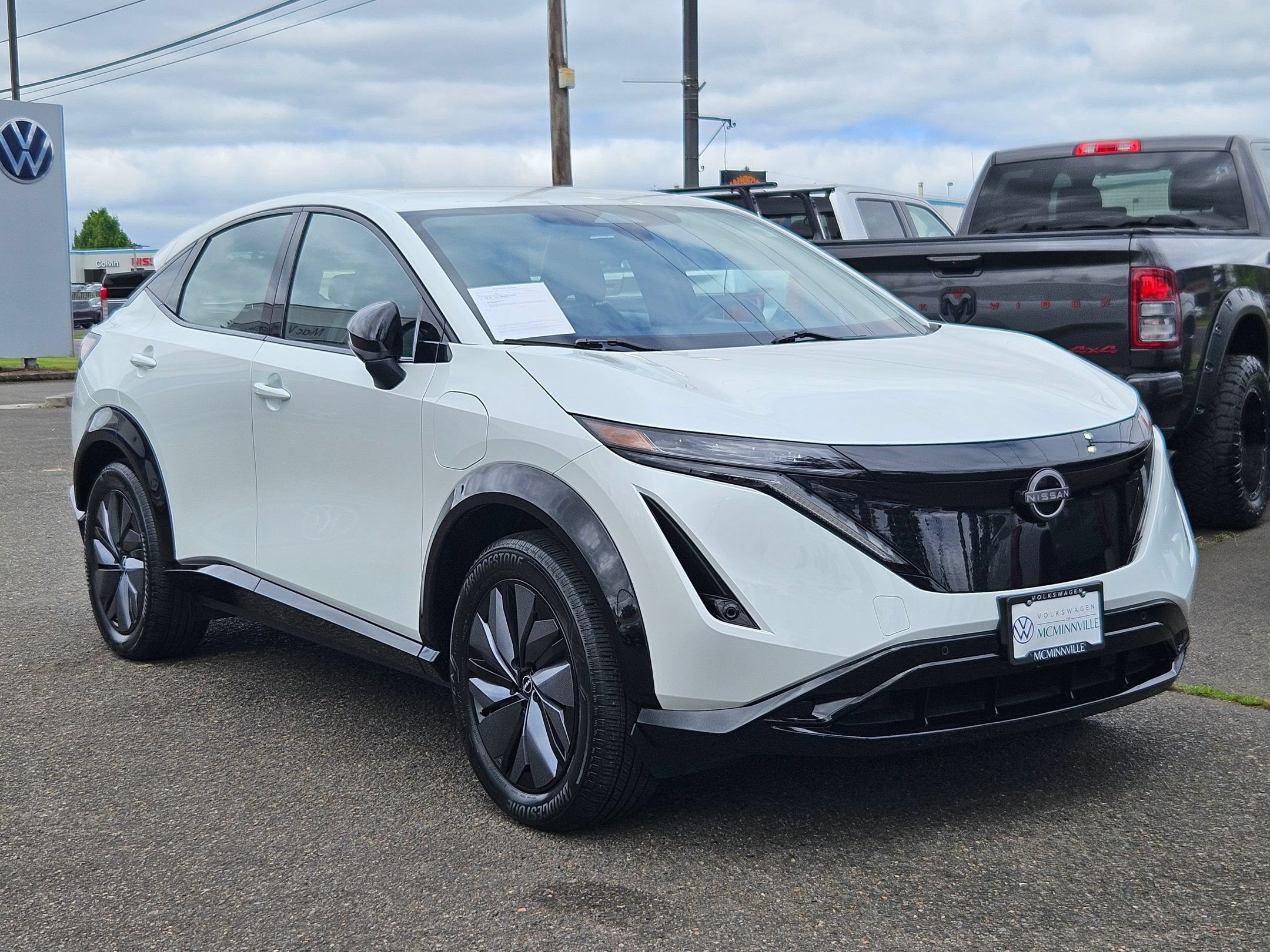 Used 2023 Nissan Ariya AWD image 7