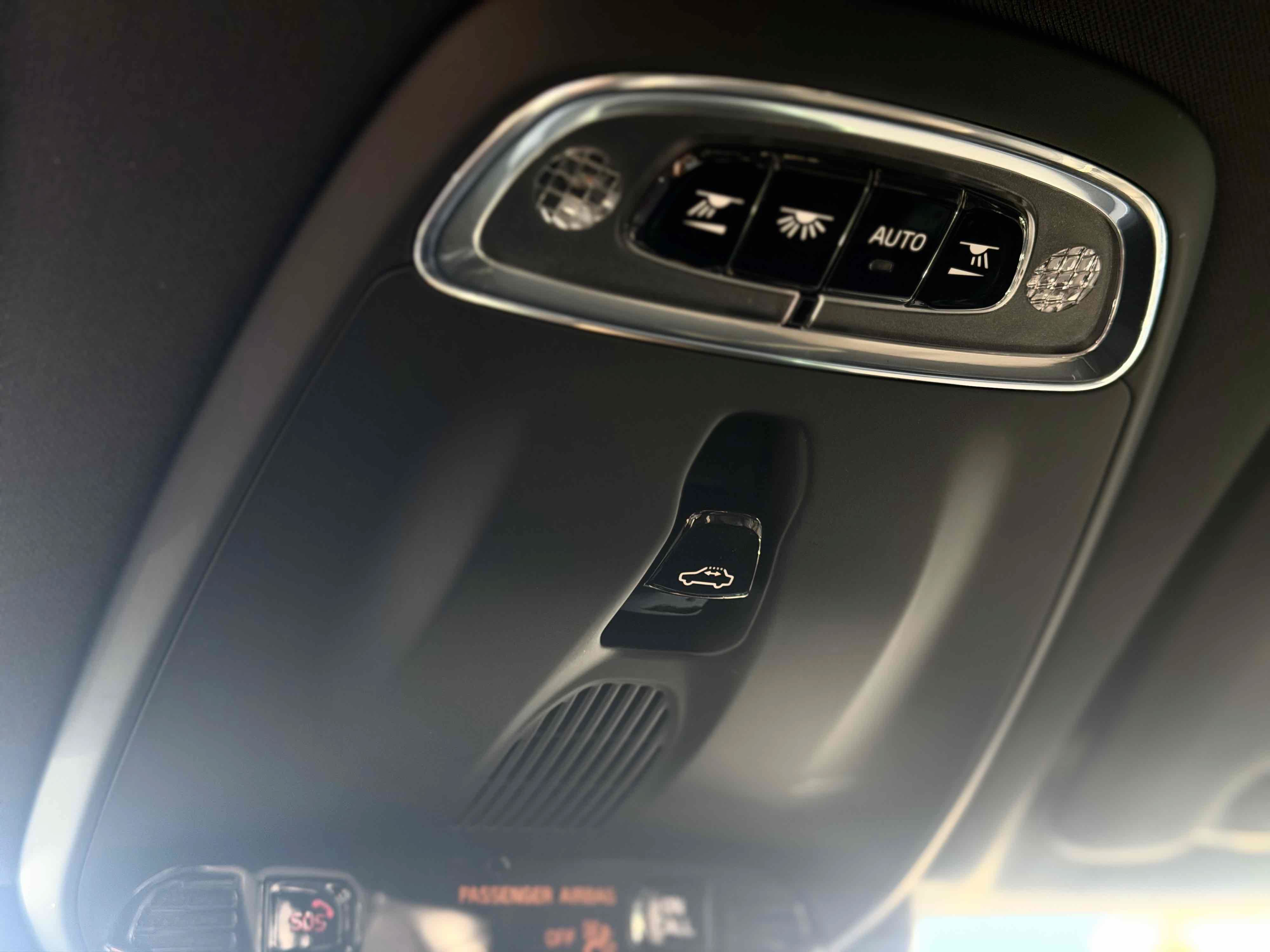 Used 2018 Volvo XC60 T6 R-Design AWD/4WD image 30
