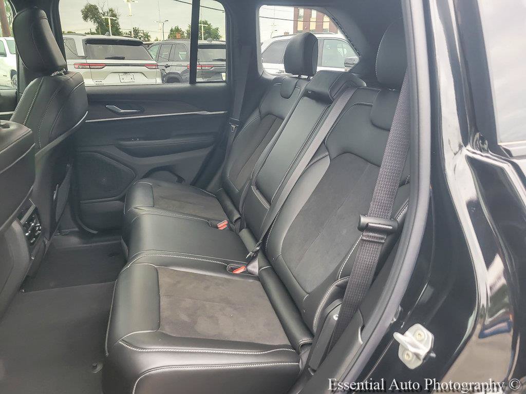 New 2026 Jeep Grand Cherokee Altitude AWD/4WD image 18