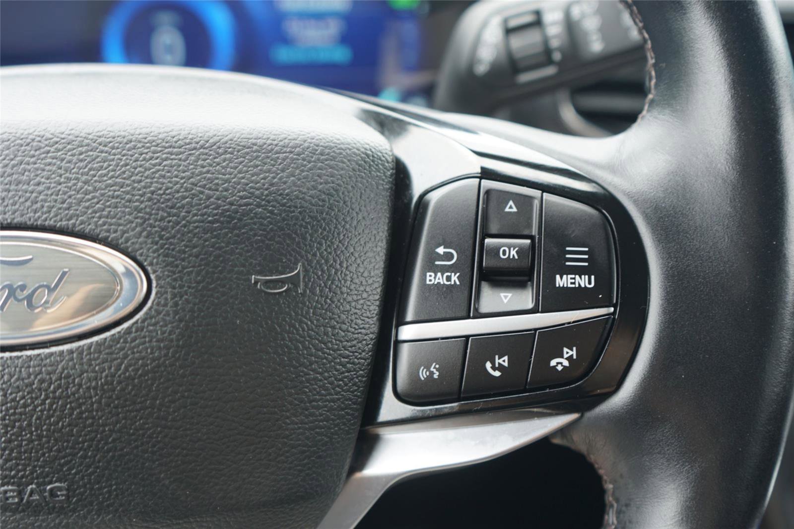 Used 2022 Ford Explorer Platinum w/ Premium Technology Package AWD/4WD image 15