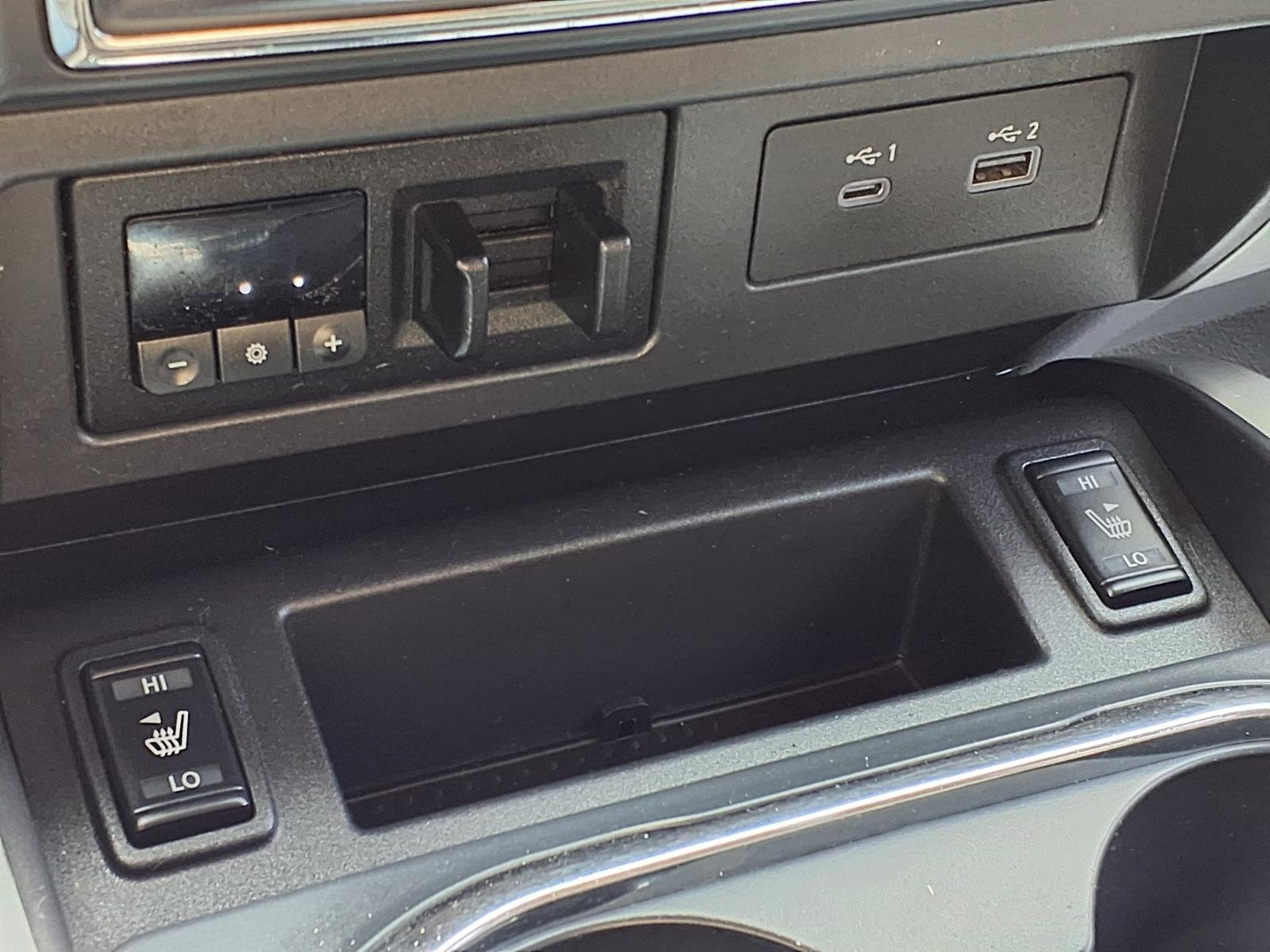 Used 2021 Nissan Titan SV w/ SV Convenience Package image 9