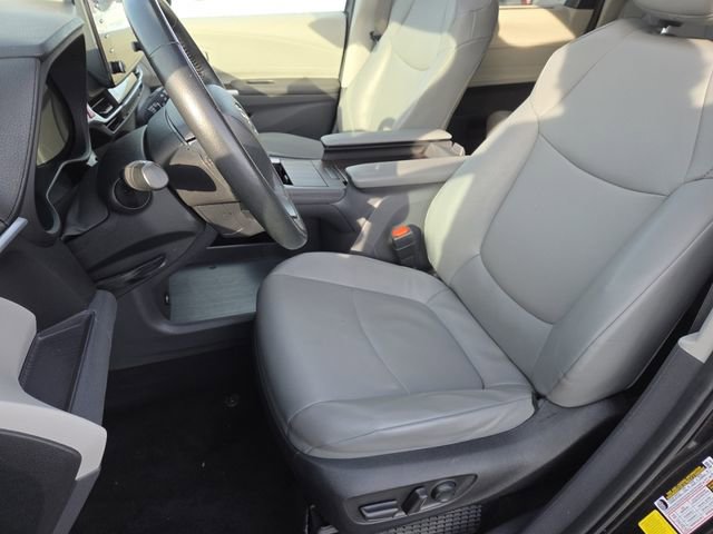 Used 2024 Toyota Sienna XLE image 31
