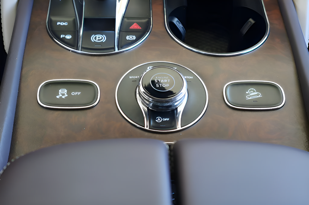 Used 2023 Bentley Bentayga Extended Wheelbase AWD/4WD image 19