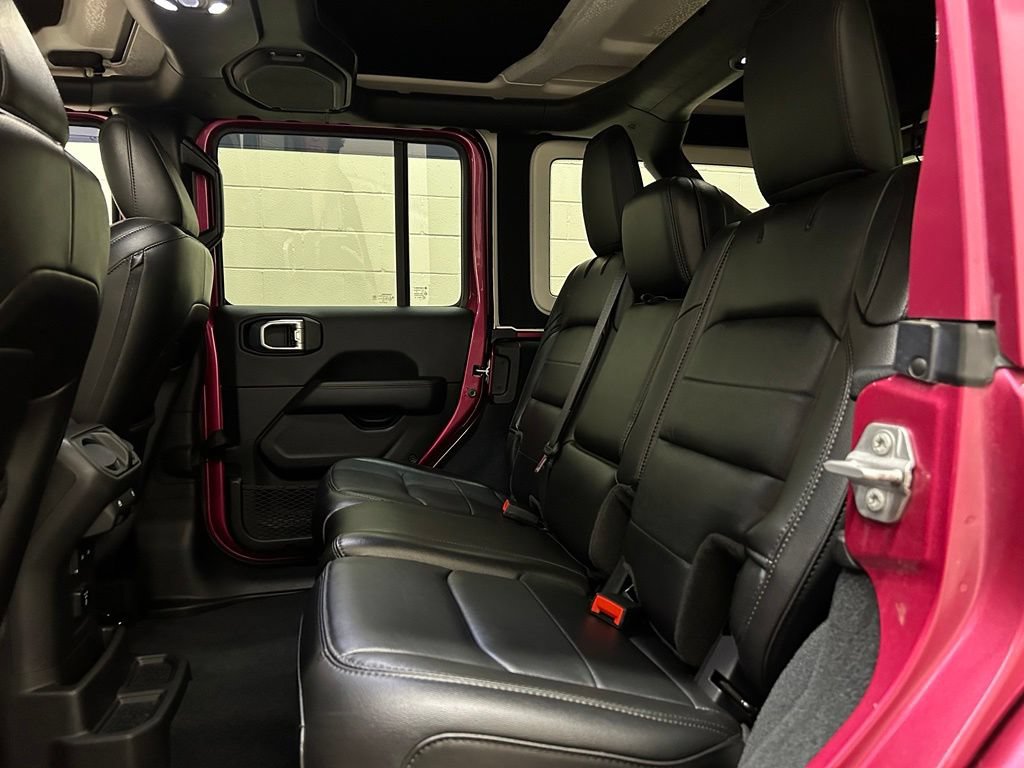 Used 2022 Jeep Wrangler Unlimited Sahara AWD/4WD image 8