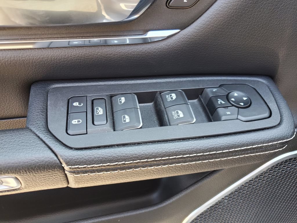 Used 2025 RAM 1500 Laramie w/ Sport Appearance Package AWD/4WD image 18