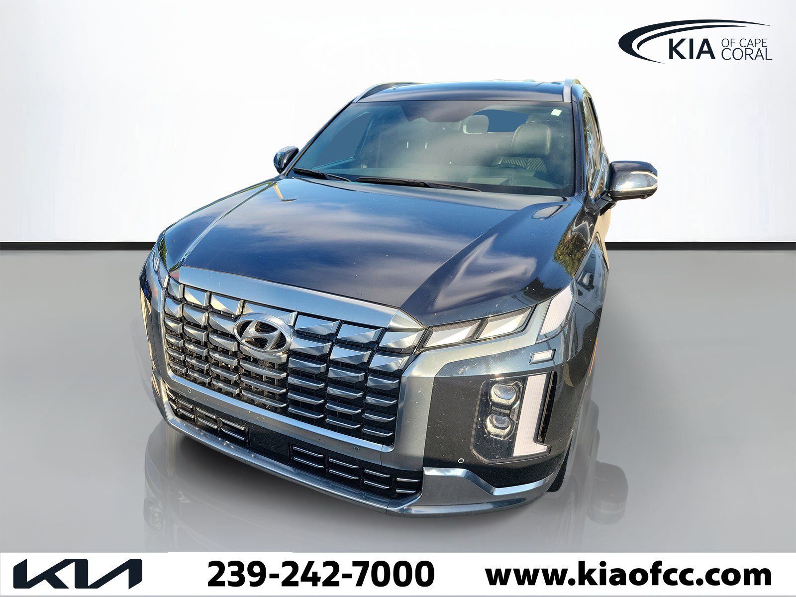 Used 2024 Hyundai Palisade Calligraphy AWD/4WD image 3
