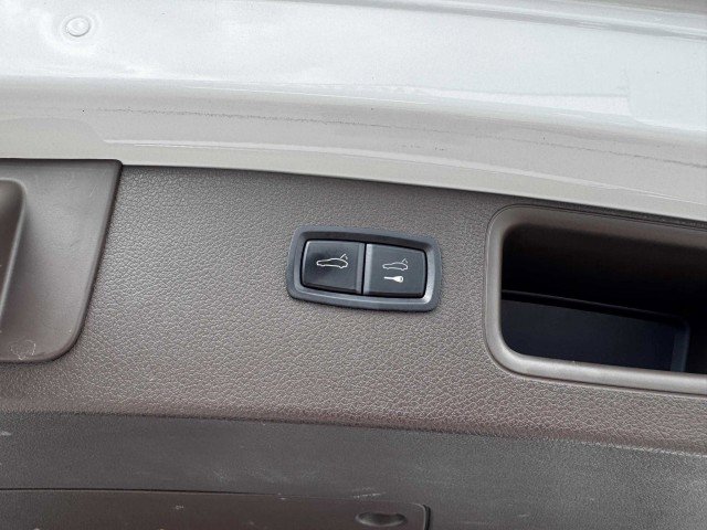 Used 2017 Porsche Macan Turbo image 54