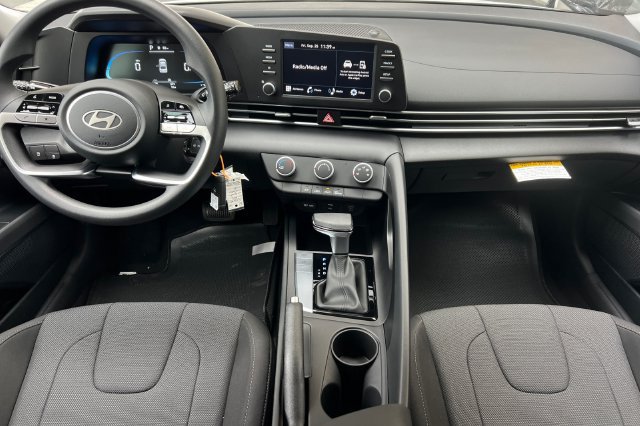 New 2026 Hyundai Elantra SE FWD image 12