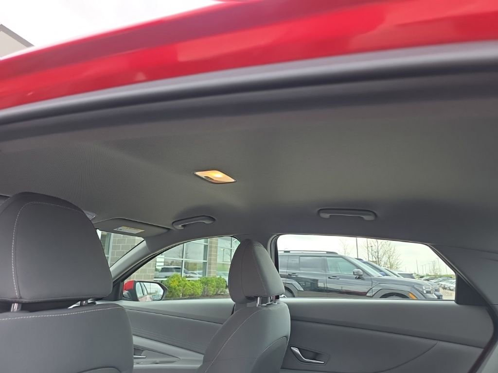 Used 2023 Hyundai Elantra SEL w/ Preferred Accessory Package FWD image 19