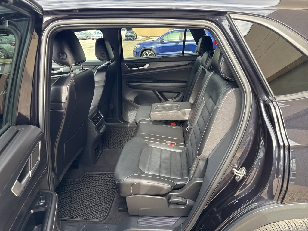 Certified 2025 Volkswagen Atlas Cross Sport SEL R-Line image 15
