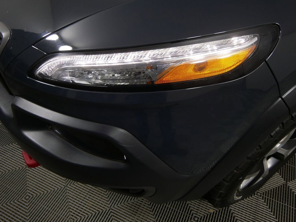 Used 2016 Jeep Cherokee Trailhawk w/ Cold Weather Group image 9