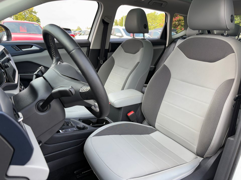 Used 2023 Volkswagen Taos SE w/ Panoramic Sunroof Package AWD/4WD image 30