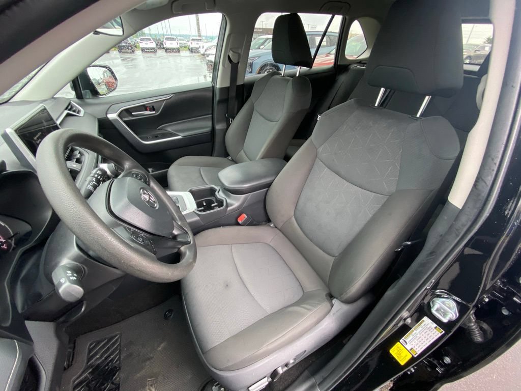 Used 2025 Toyota RAV4 XLE FWD image 21