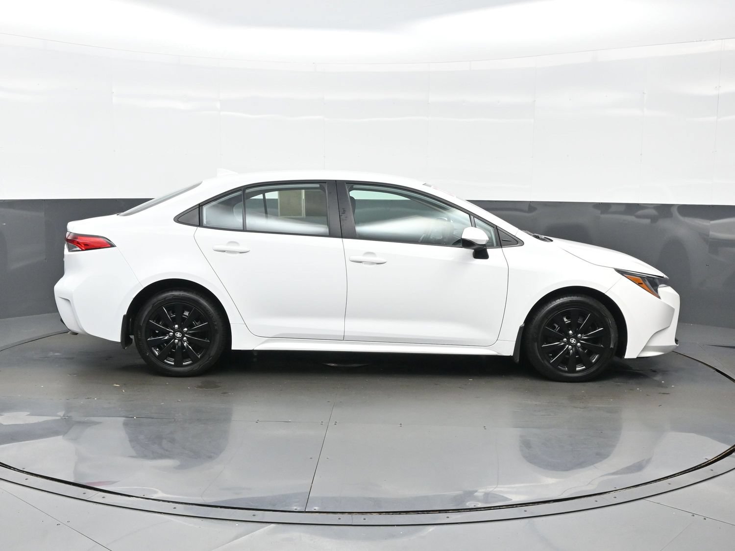 Used 2023 Toyota Corolla LE FWD image 7