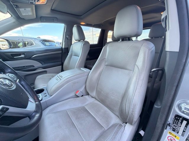 Used 2017 Toyota Highlander Limited FWD image 23
