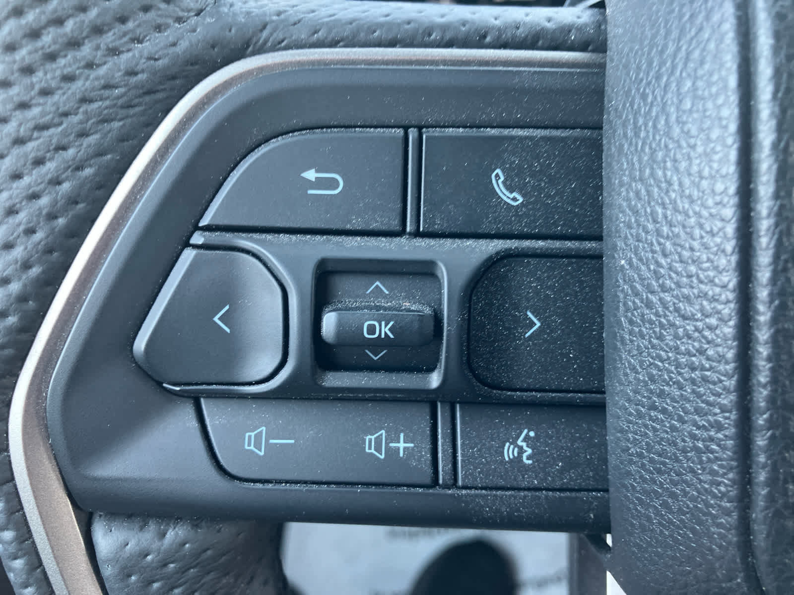 Used 2024 Toyota Tacoma Limited image 17