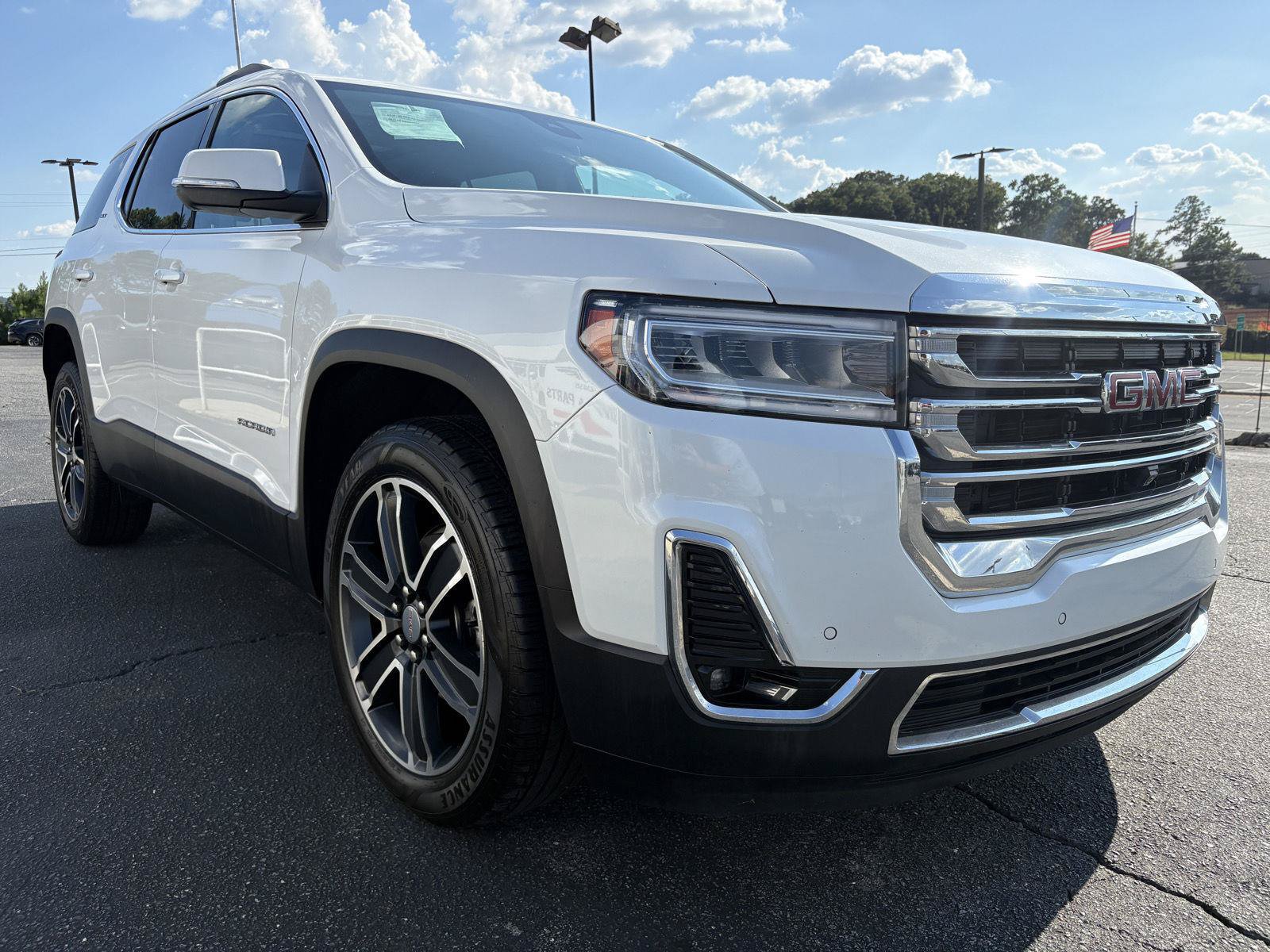Used 2021 GMC Acadia SLT w/ Premium Package FWD image 3