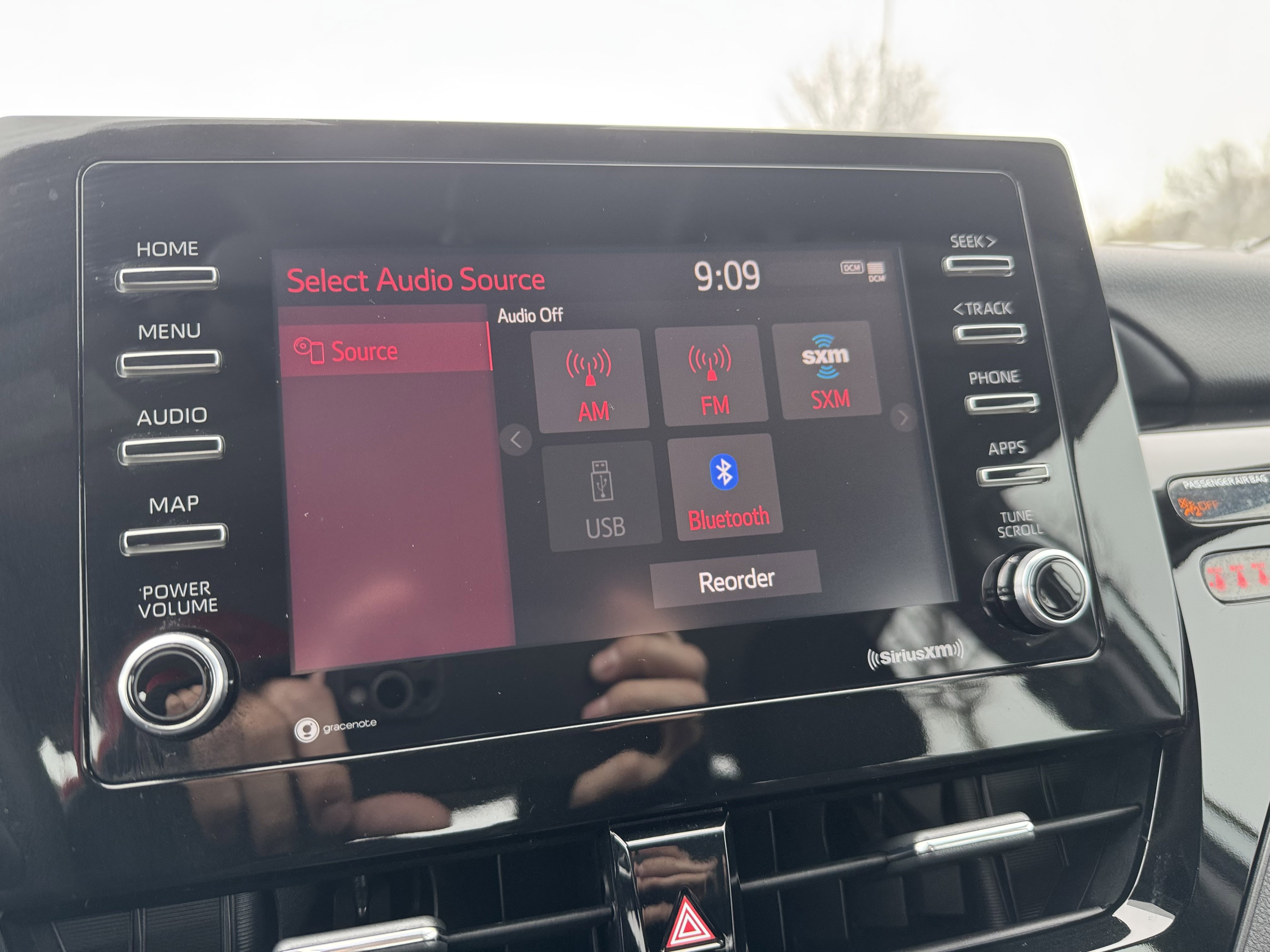 Used 2021 Toyota Camry LE image 4