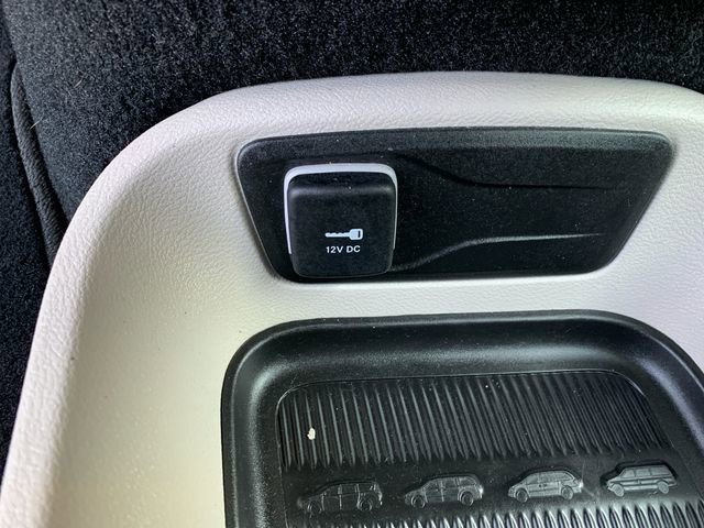 Used 2024 Chrysler Pacifica Touring-L image 37