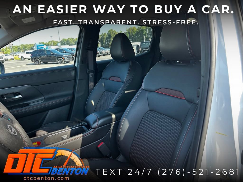 Used 2025 Nissan Kicks SR FWD image 9