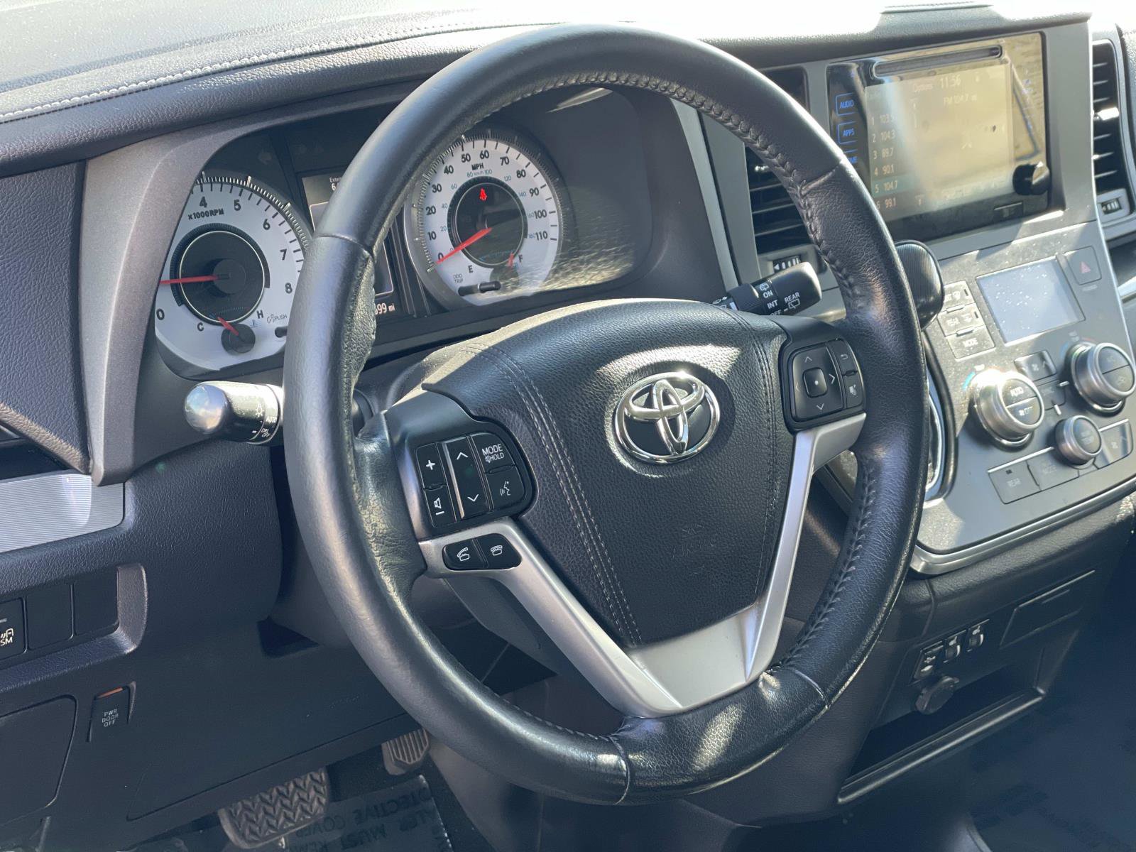 Used 2015 Toyota Sienna SE image 4