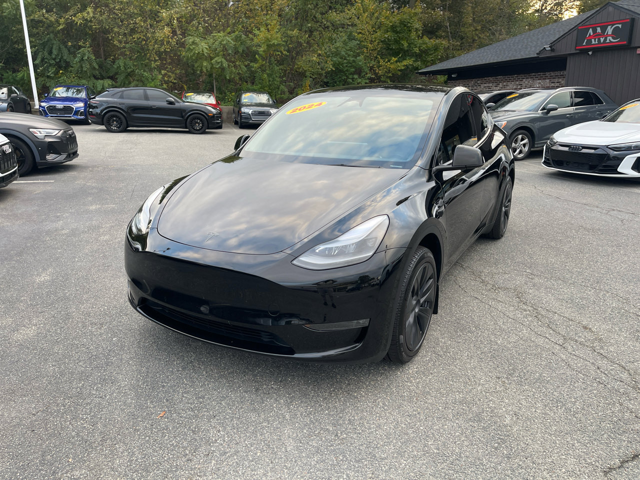 Used 2024 Tesla Model Y Long Range image 3