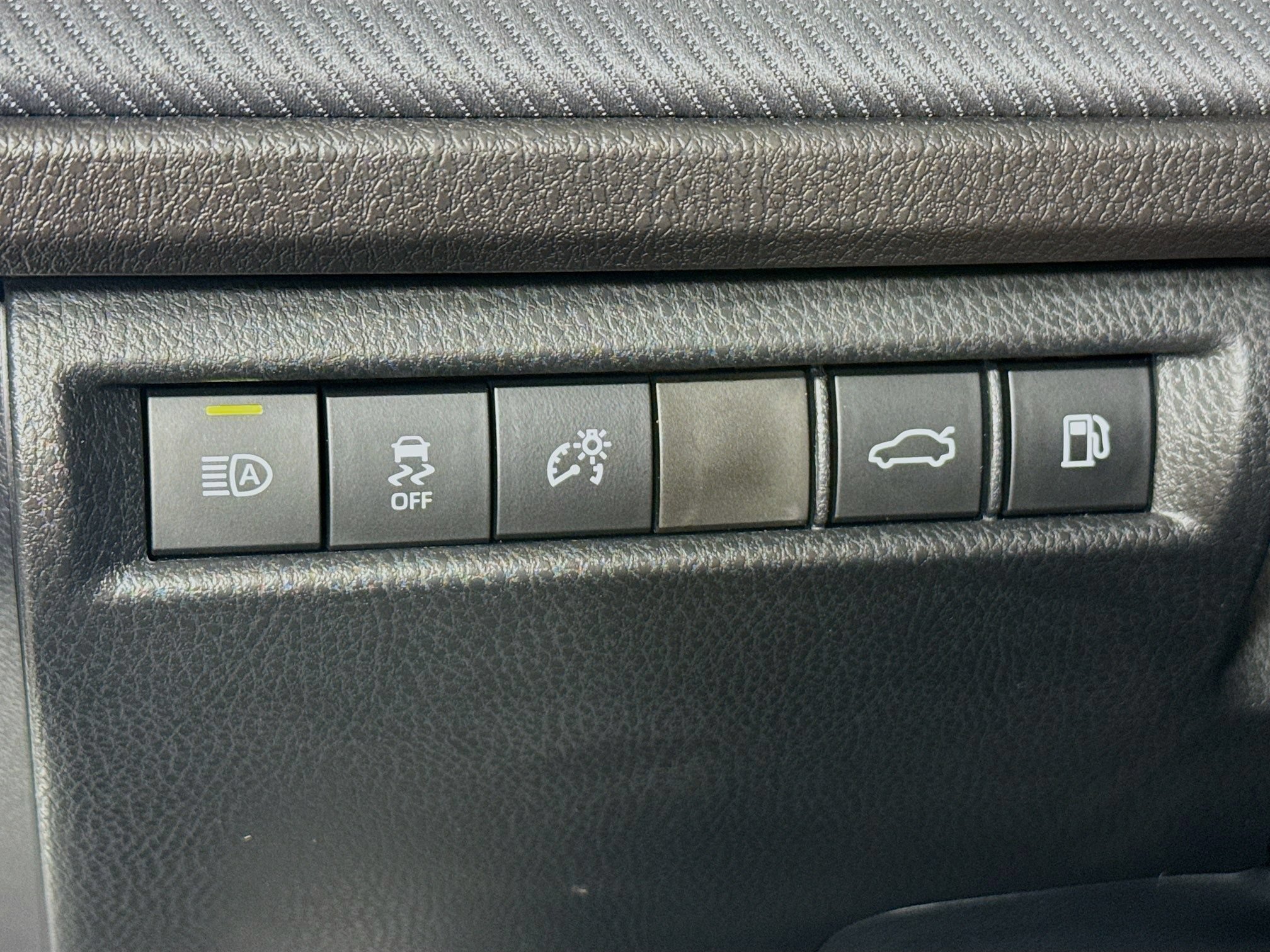 Certified 2026 Toyota Camry Hybrid w/ Convenience Package AWD/4WD image 11