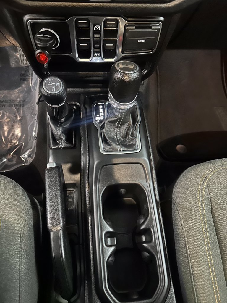 Used 2024 Jeep Wrangler Unlimited w/ Convenience Group AWD/4WD image 16