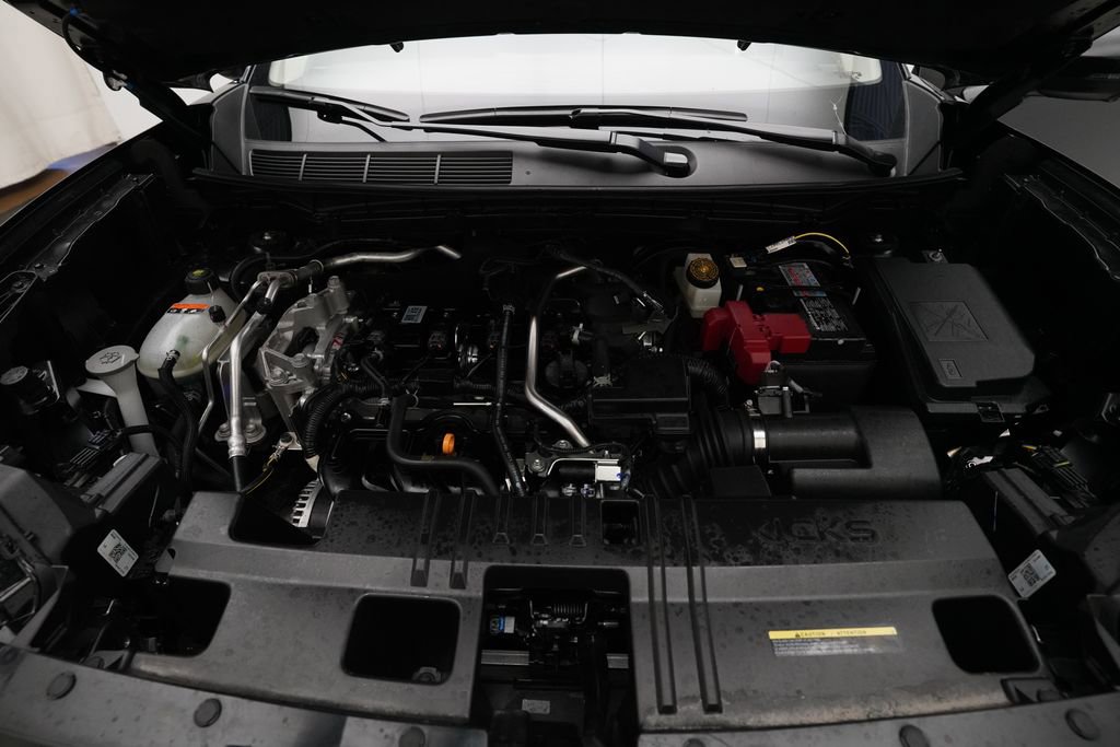 Certified 2026 Nissan Kicks SR w/ Cold Weather Package image 3