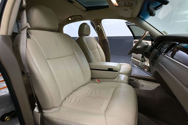 Used 2004 Lincoln Town Car Ultimate RWD image 38