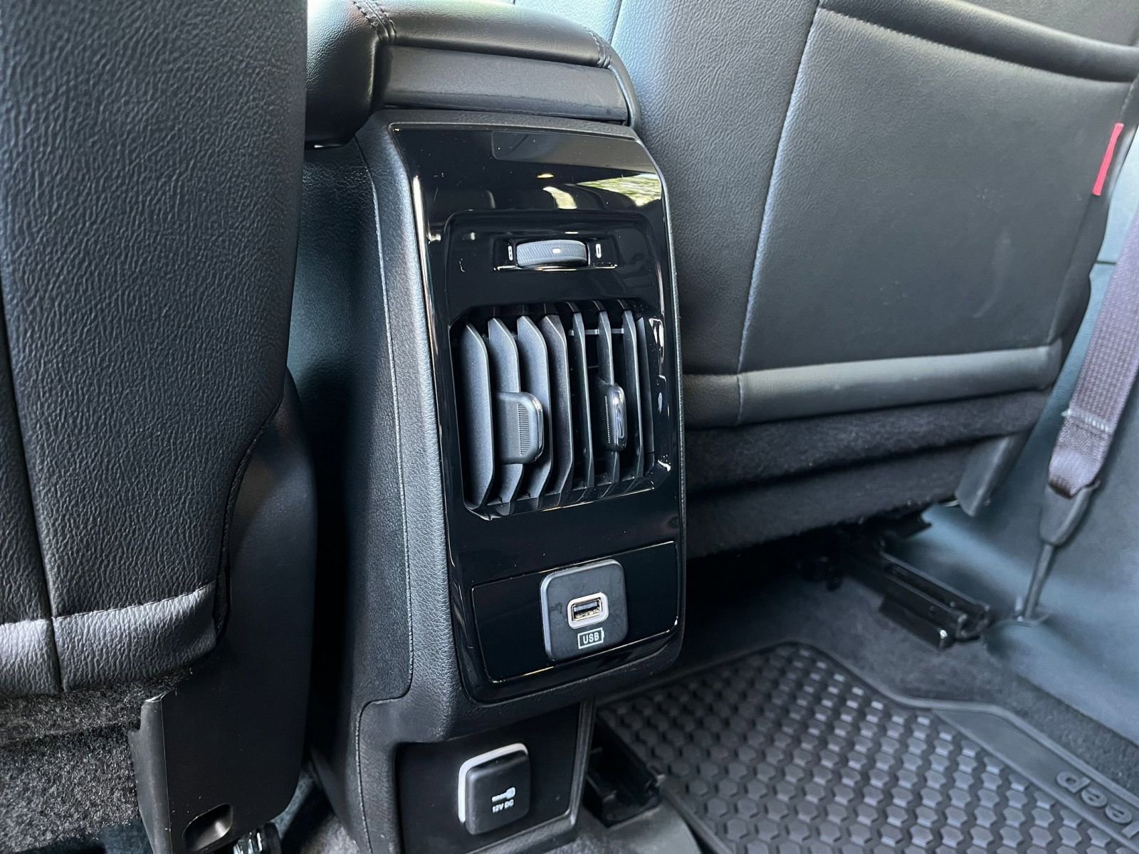 Used 2025 Jeep Compass Trailhawk image 25