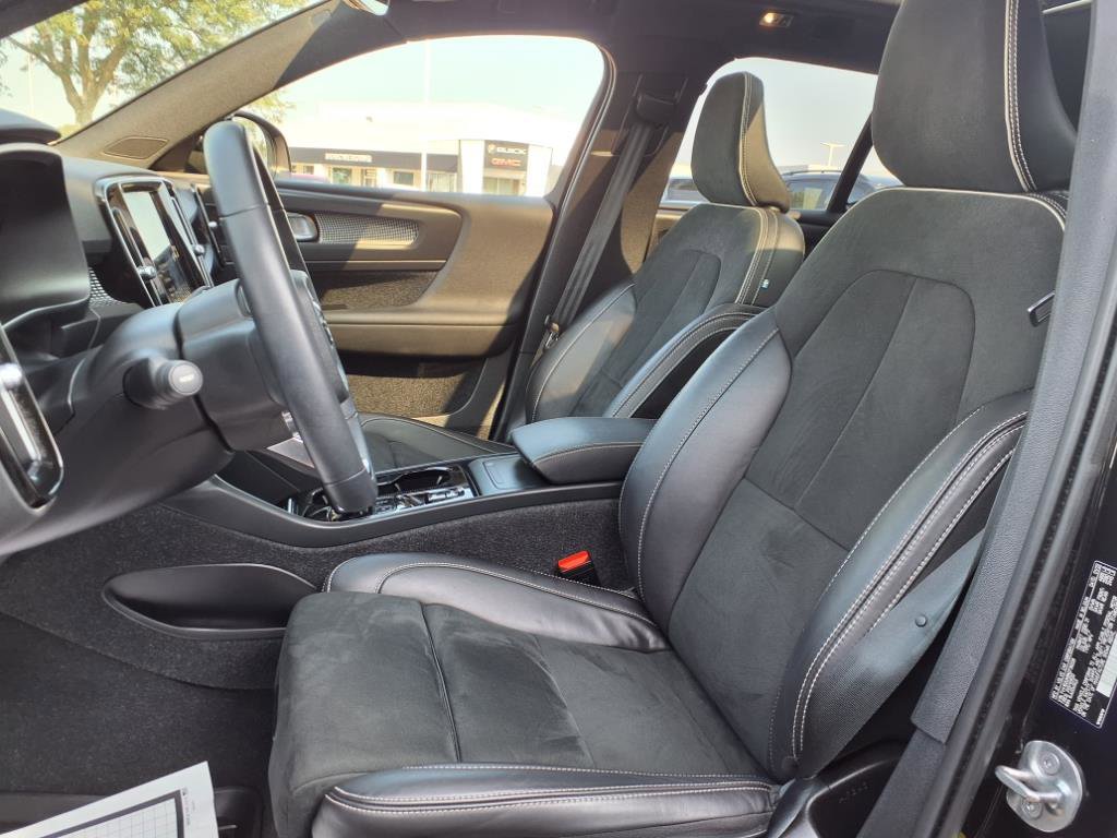 Used 2022 Volvo XC40 T5 R-Design w/ Advanced Package image 11