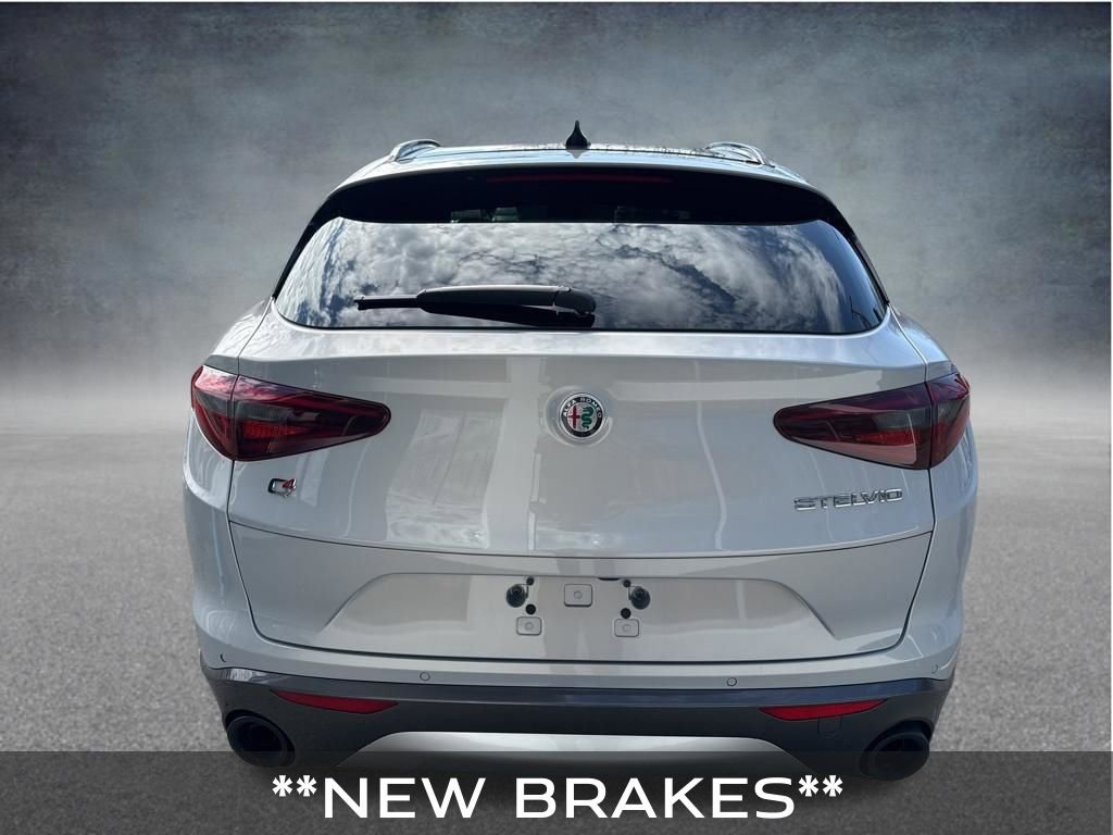 Used 2022 Alfa Romeo Stelvio Ti image 4