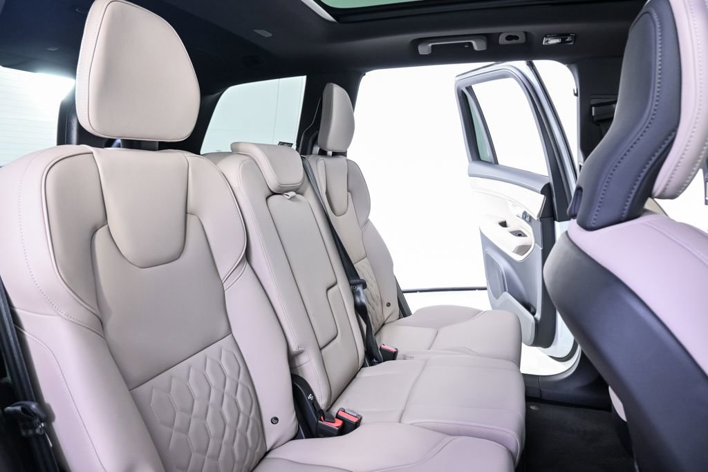 Certified 2025 Volvo XC90 B6 Plus image 25