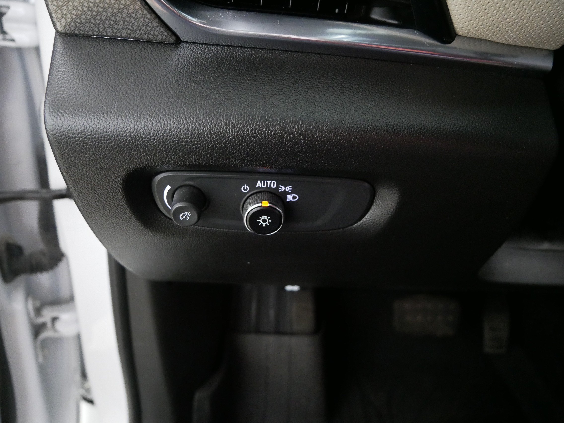 Certified 2023 Chevrolet Traverse Premier w/ LPO, Floor Liner Package AWD/4WD image 26