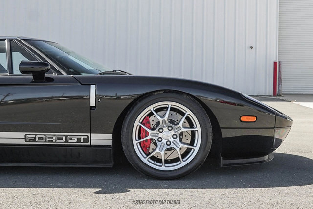 Used 2005 Ford GT RWD image 11