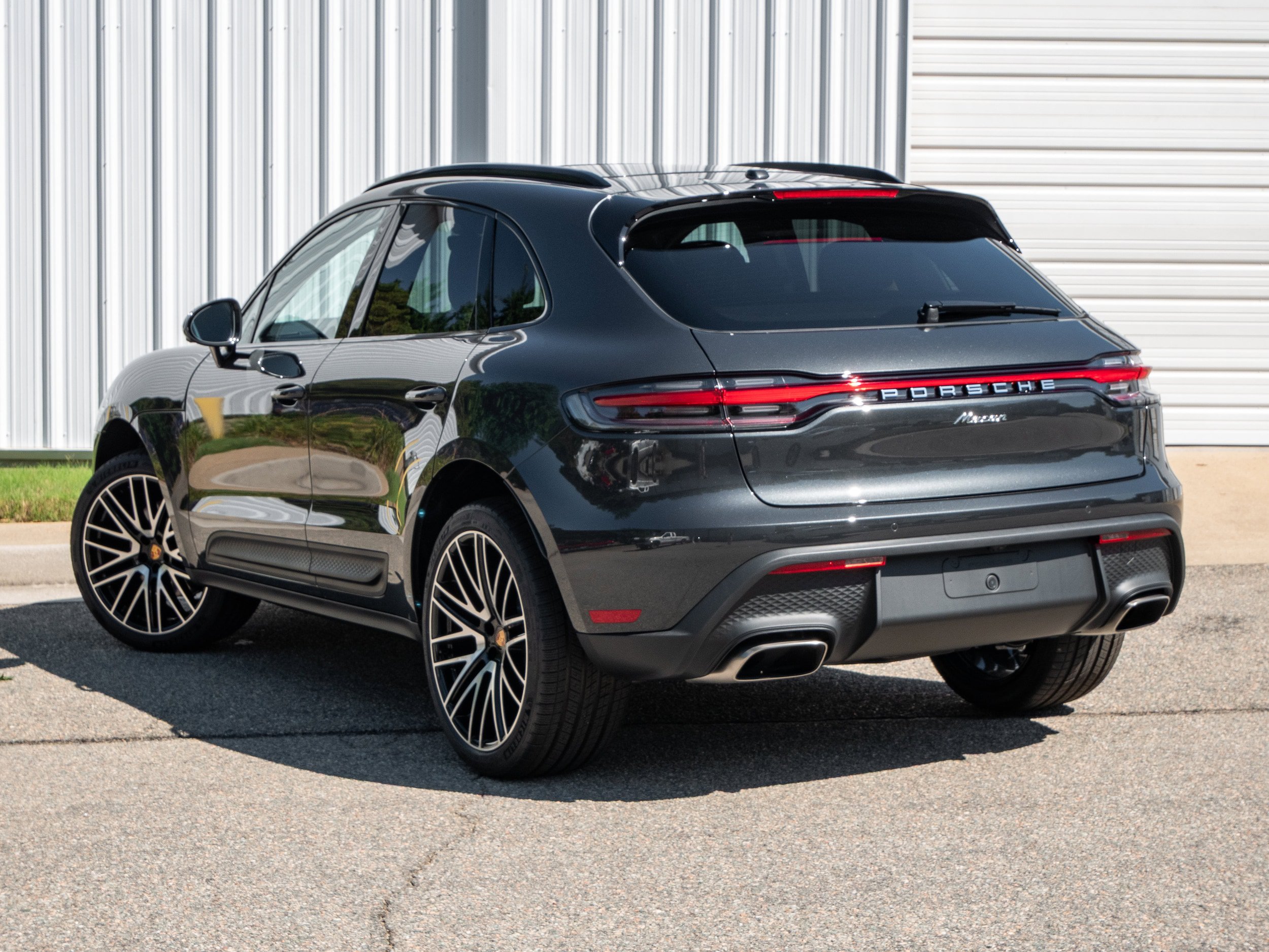 Certified 2026 Porsche Macan AWD/4WD image 3