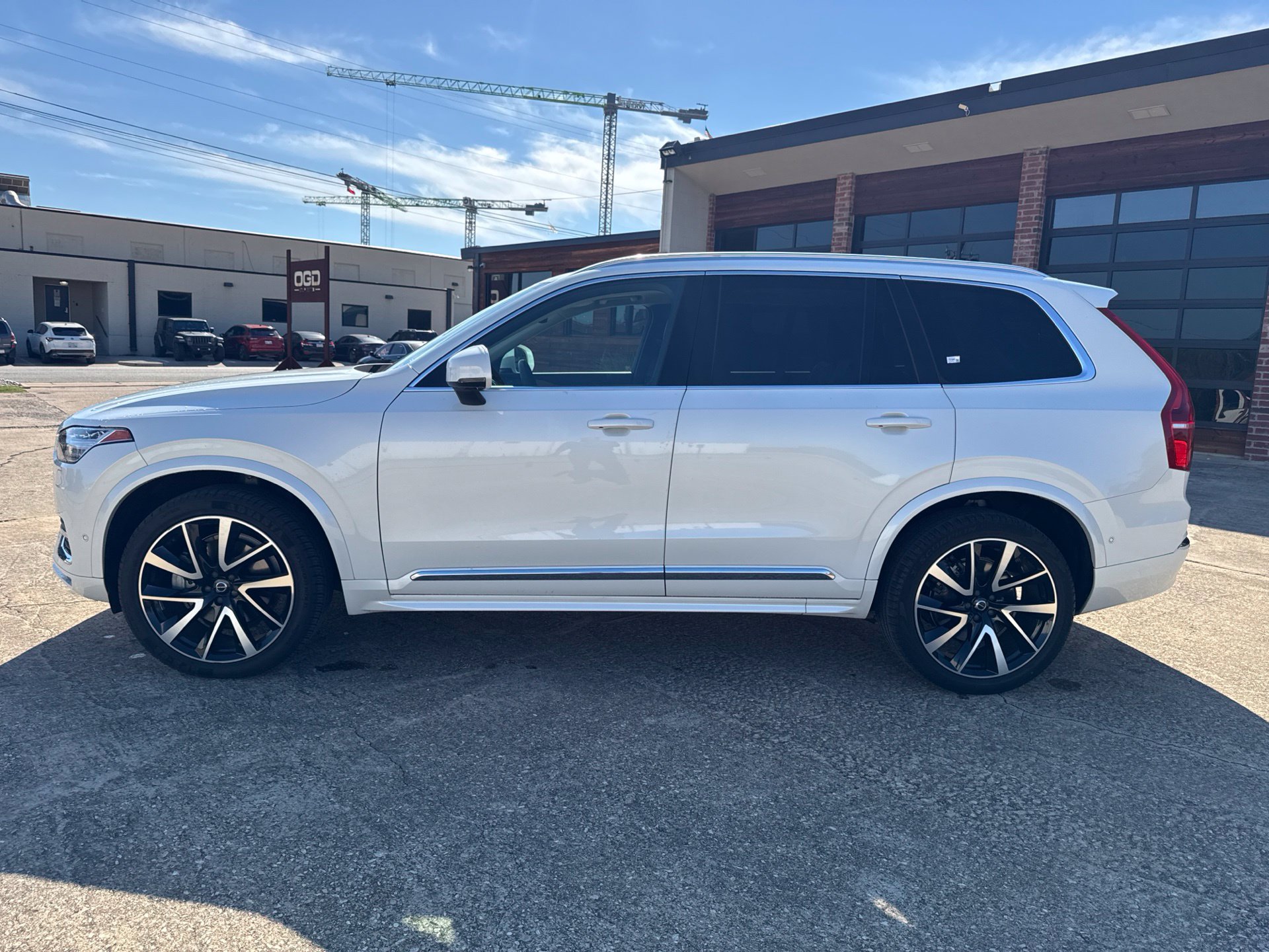 Used 2023 Volvo XC90 B5 Plus w/ Protection Package Premier AWD/4WD image 8