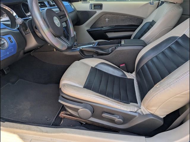 Used 2010 Ford Mustang Convertible image 9