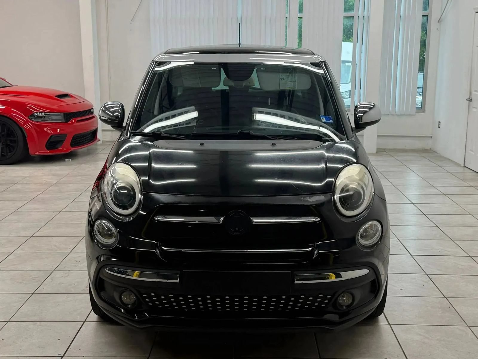 Used 2018 FIAT 500L Lounge FWD image 2